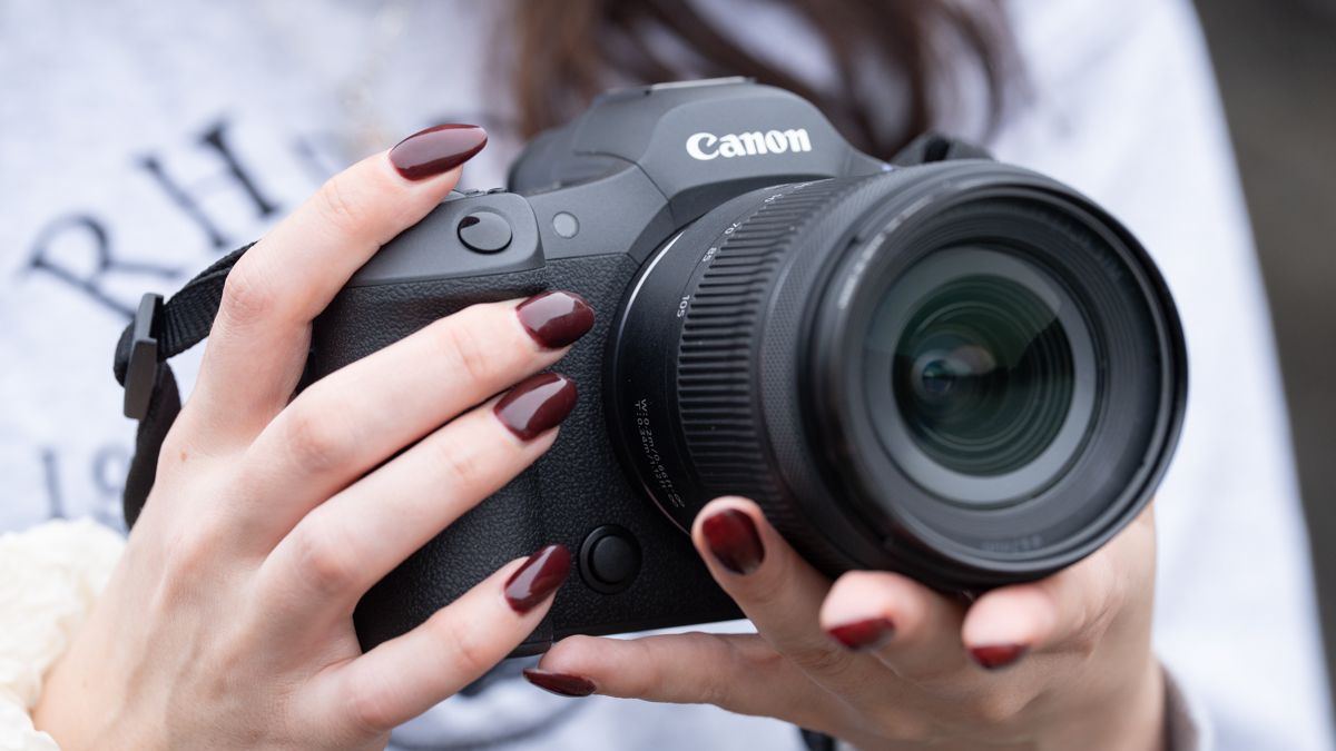 revizuirea-canon-eos-r5-ii