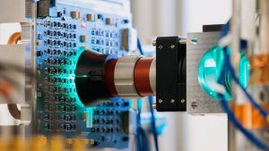 noul-computer-microsoft-bazat-pe-lumina-este-inspirat-de-tehnologia-veche-de-80-de-ani-ar-putea-face-ai-de-100-de-ori-mai-eficient