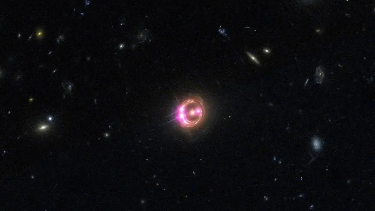 astronomii-folosesc-din-greseala-tehnica-rara-„double-zoom”-pentru-a-vedea-corona-lui-black-hole-in-detalii-fara-precedent